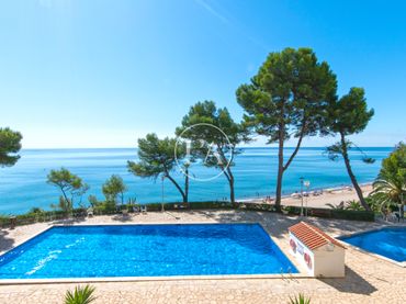 Appartement compact avec piscine à vendre à Passeig Marítim 23