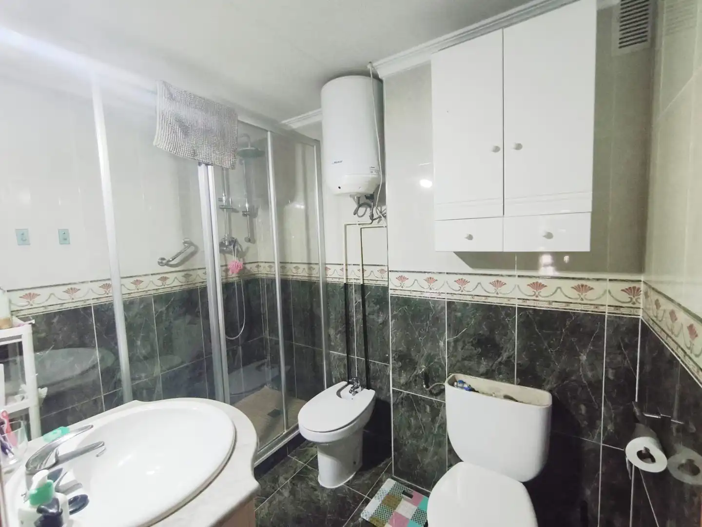 Baño de Piso en venta en Valencia con Horno y Lavadora