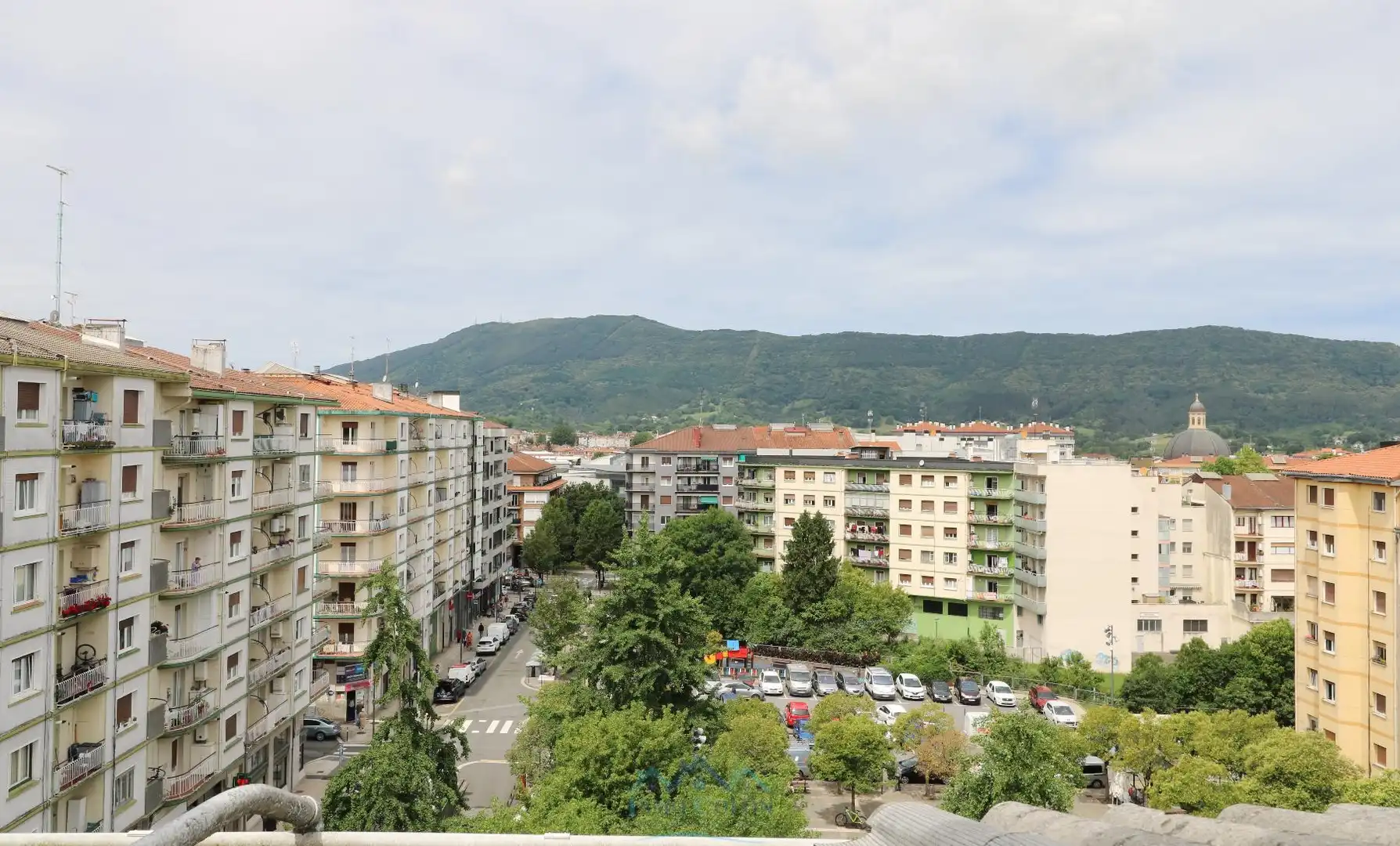 Vista exterior de Àtic en venda en Irun  amb Calefacció i Parquet