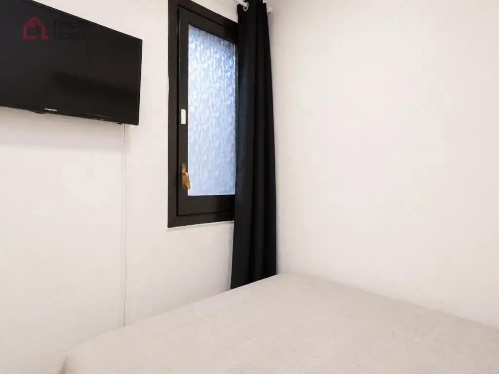 Habitación de Piso en venta en Barcelona con Balcón y Internet