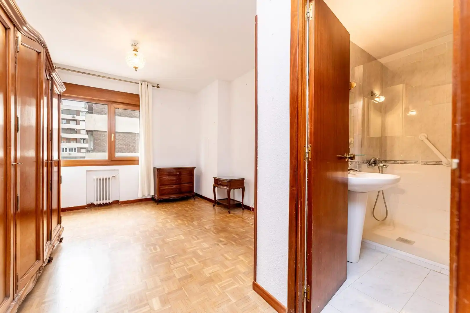 Habitación de Piso en venta en Madrid con Calefacción