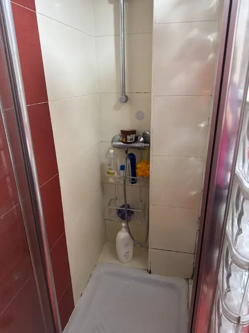 Bathroom of Flat for sale in Sevilla  with Air Conditioner, Heating and Terrace