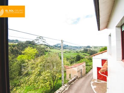 Exterior view of House or chalet for sale in Villaviciosa  with Balcony