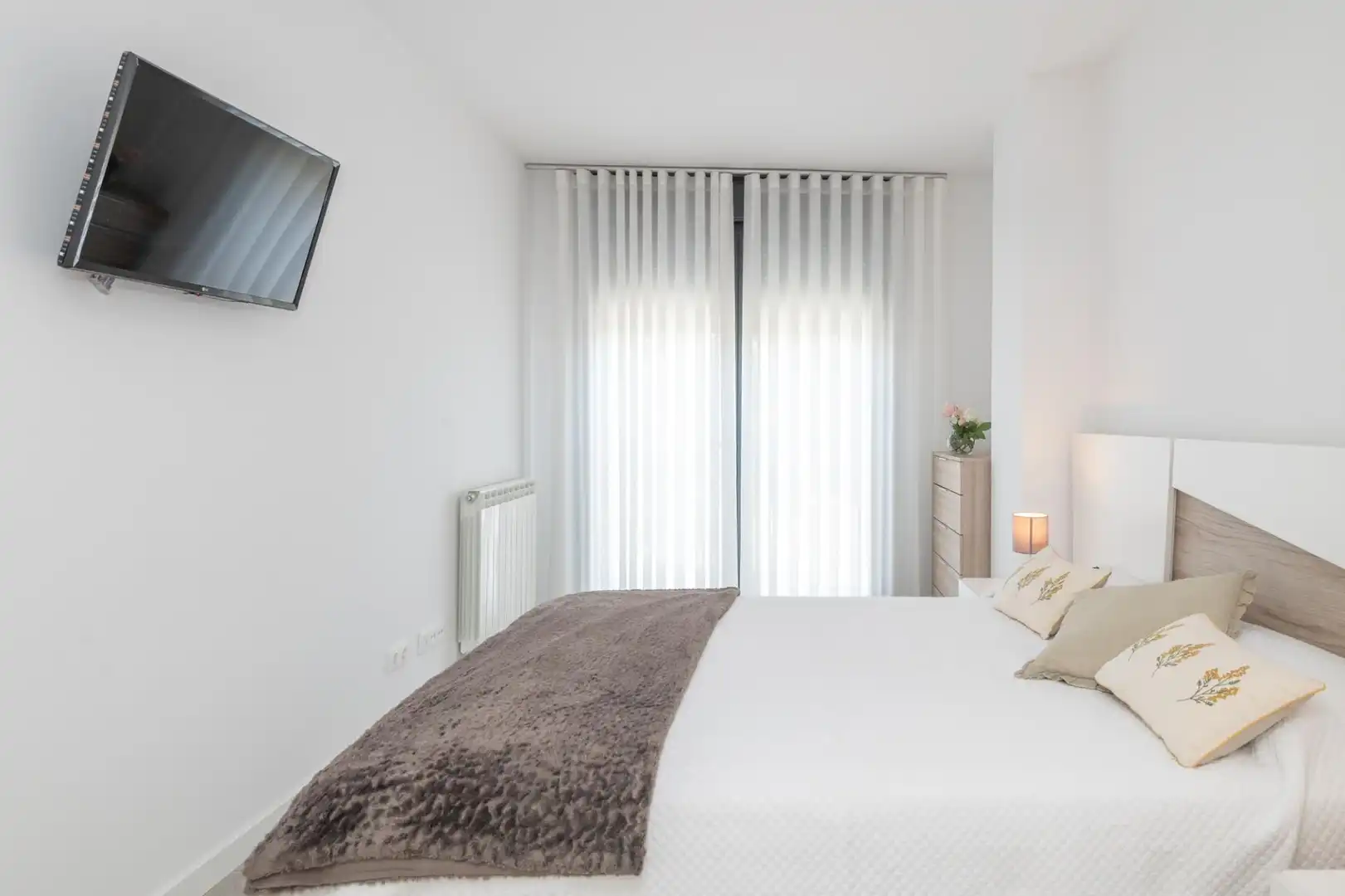 Dormitori de Apartament de lloguer en Girona amb Parquet i Piscina comunitària