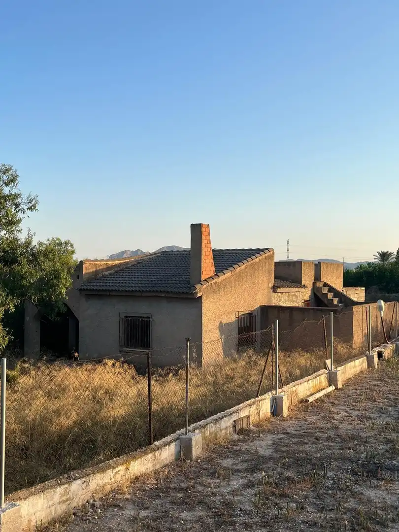 Casa rústica amb jardí en venda a Albatera