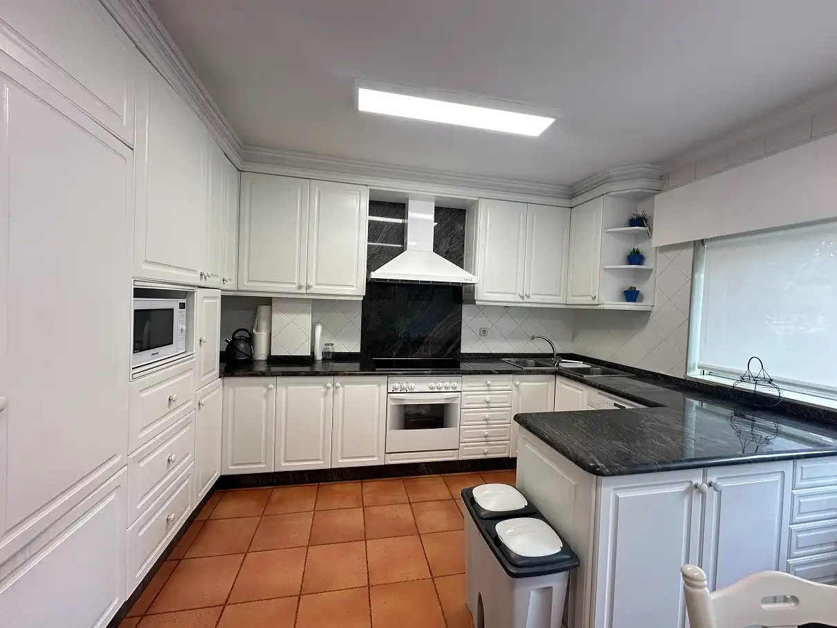 Cocina de Casa o chalet en venta en Santiago de Compostela  con Calefacción, Jardín privado y Parquet