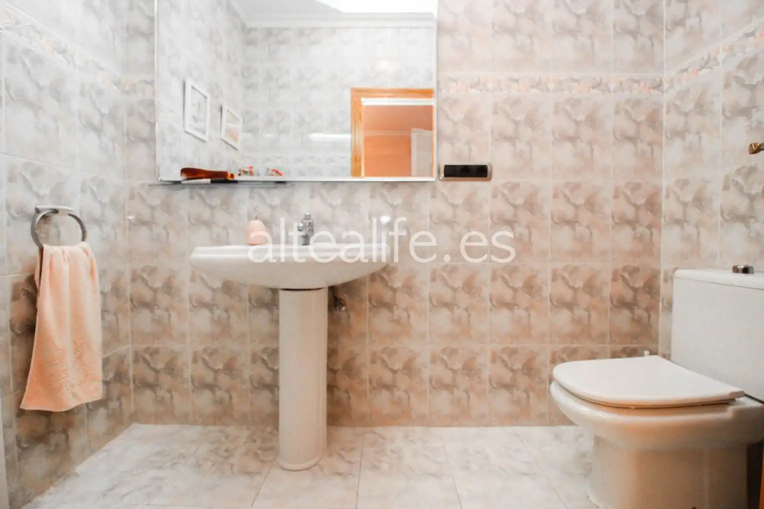 Baño de Casa o chalet en venta en L'Alfàs del Pi con Aire acondicionado, Calefacción y Jardín privado
