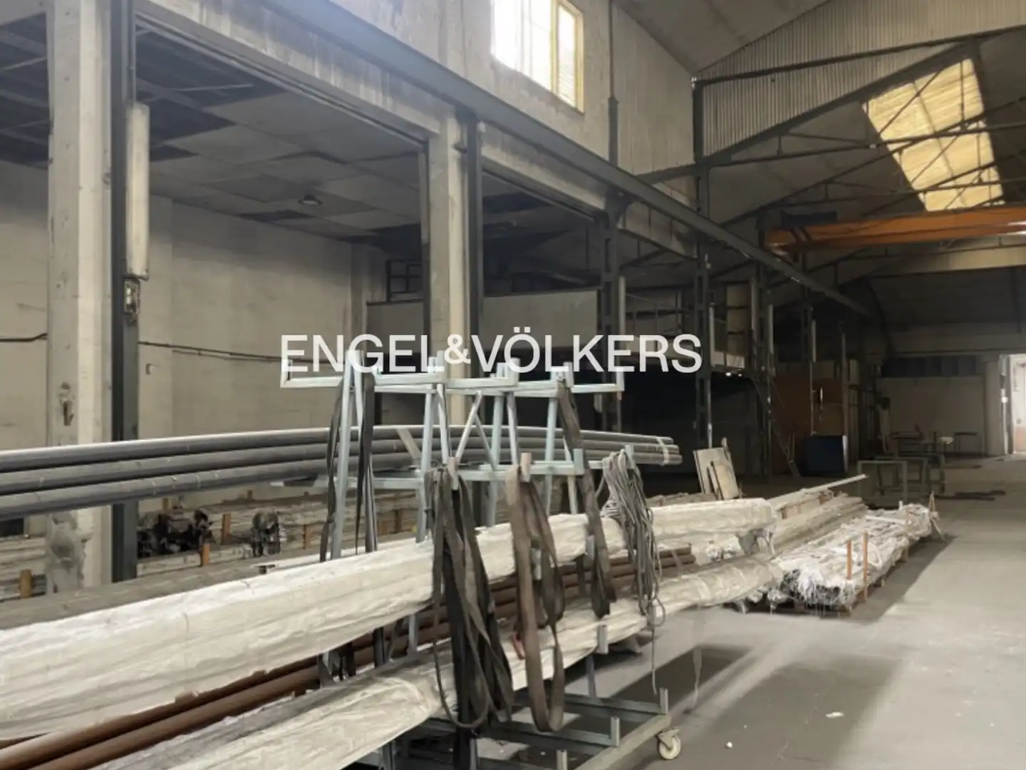 Außenansicht von Fabrikhallen zum Verkauf in Ripollet