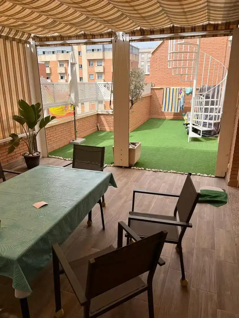 Terrassa de Pis en venda en Almería amb Aire condicionat, Jardí privat i Parquet