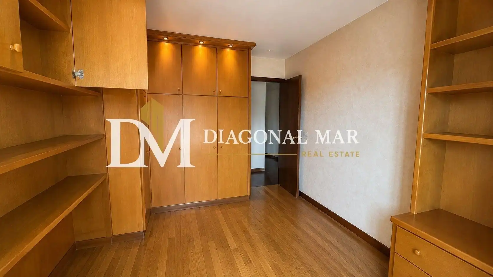 Habitación de Ático en venta en Barcelona con Aire acondicionado, Calefacción y Parquet