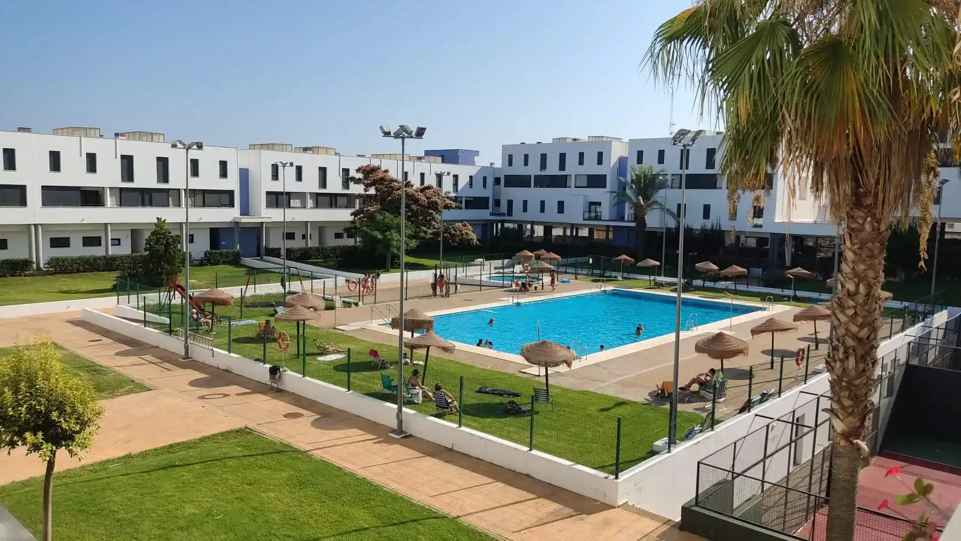 Swimming pool of Flat for rent in Ayamonte ciudad