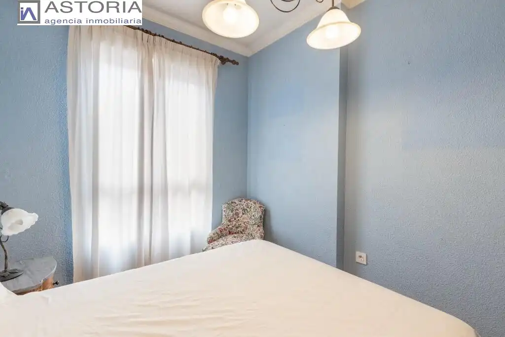 Dormitori de Casa adosada en venda en Granada amb Terrassa i Piscina comunitària