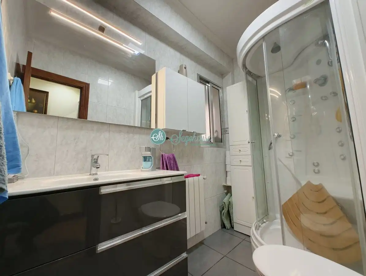 Bathroom of Flat for sale in Segovia  with Air Conditioner, Heating and Balcony