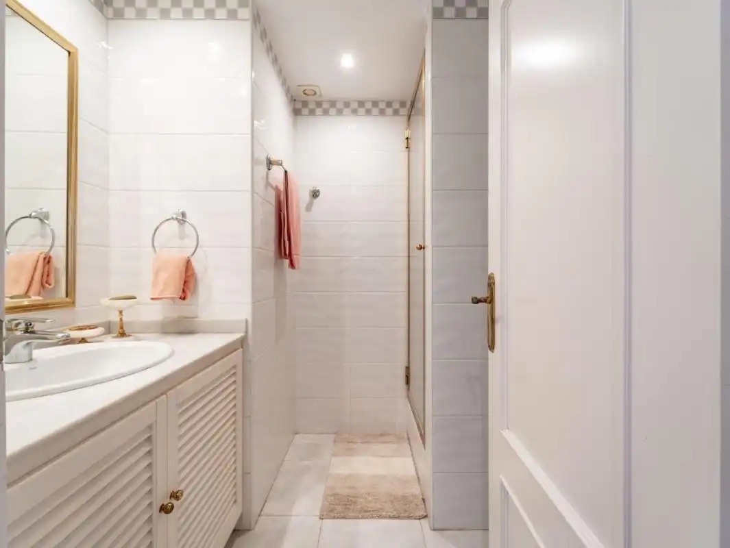 Bathroom of Flat for sale in Marbella  with Air Conditioner, Heating and Private garden