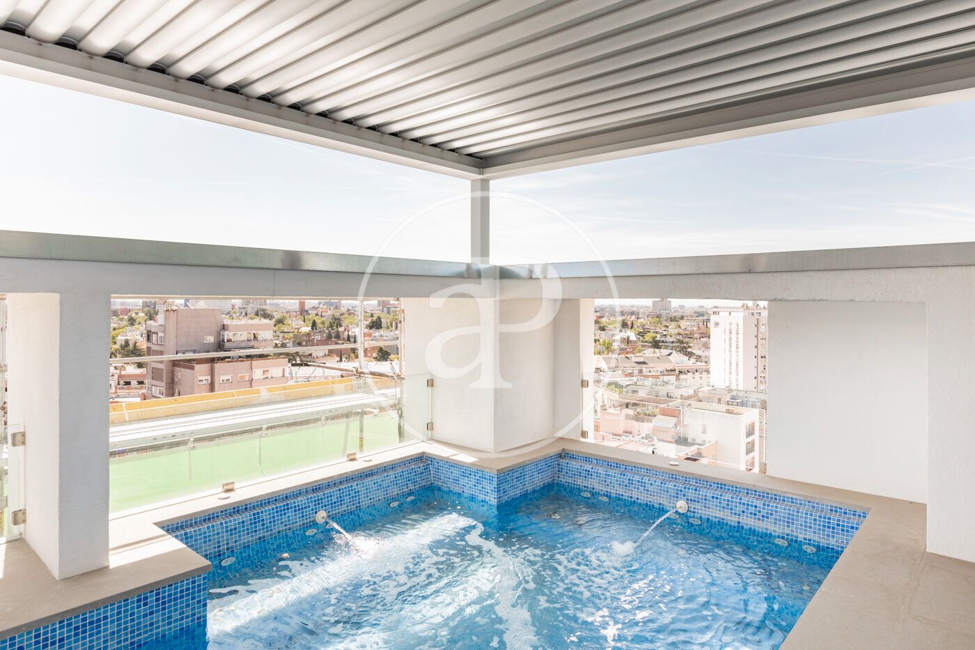 Piscina de Àtic en venda en  Madrid Capital amb Aire condicionat, Calefacció i Terrassa