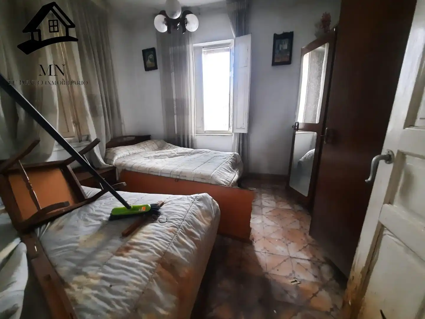 Dormitori de Casa o xalet en venda en Torrelavega  amb Jardí privat