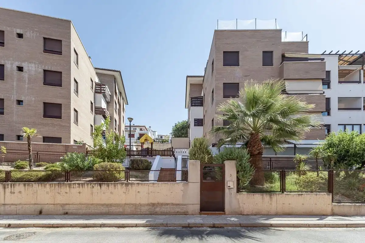 Vista exterior de Pis en venda en Granada amb Aire condicionat, Calefacció i Traster