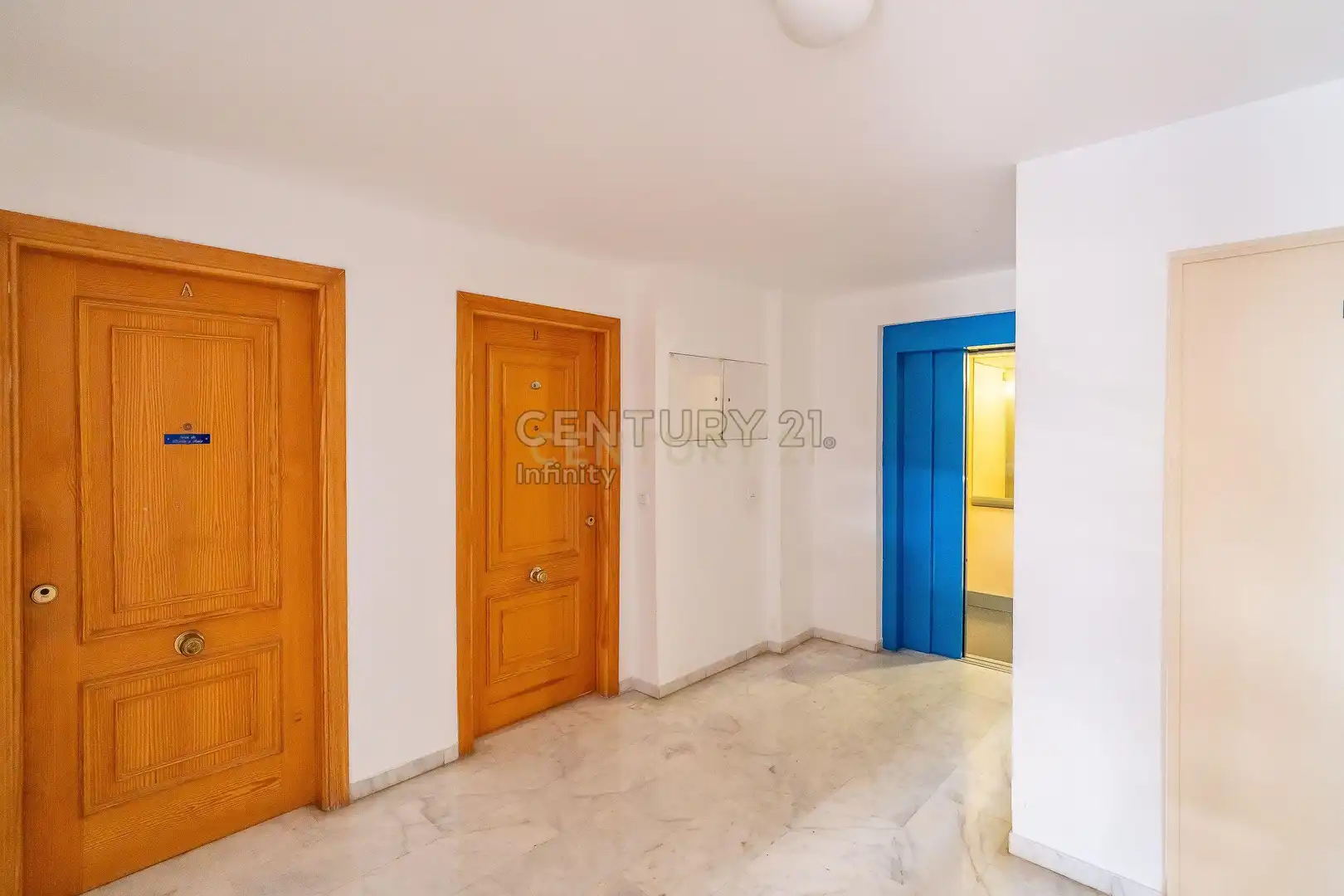 Apartamento en venta en Estepona con Jardín privado, Horno y Piscina comunitaria