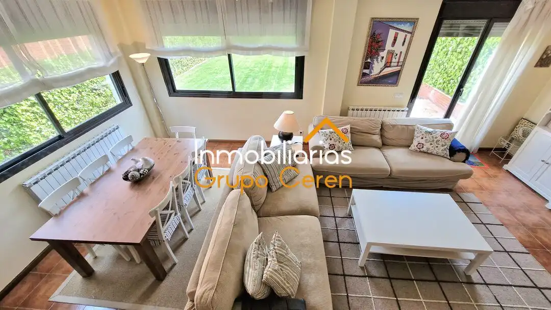 Vista exterior de Casa adosada en venta en Cirueña con Calefacción, Jardín privado y Terraza
