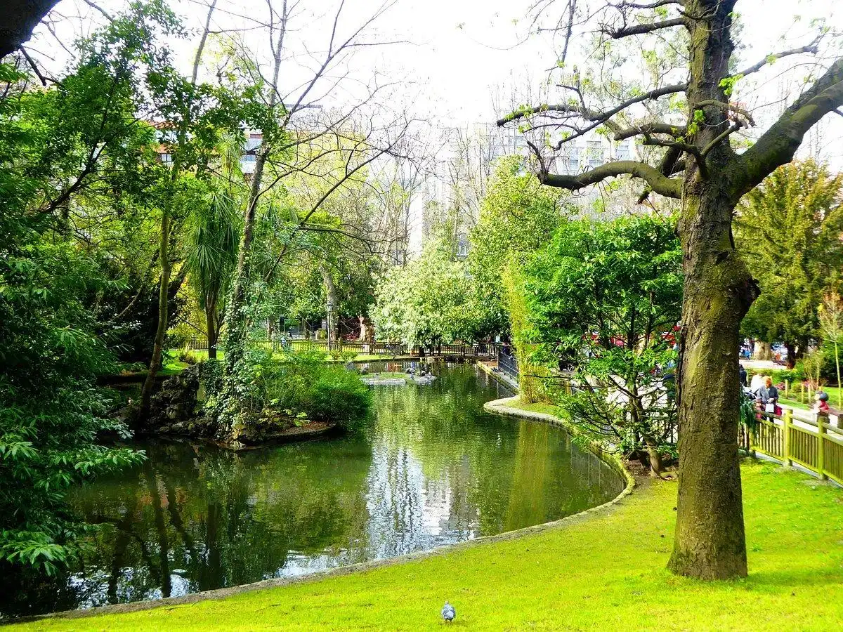 Jardí de Àtic en venda en Oviedo  amb Calefacció, Terrassa i Traster