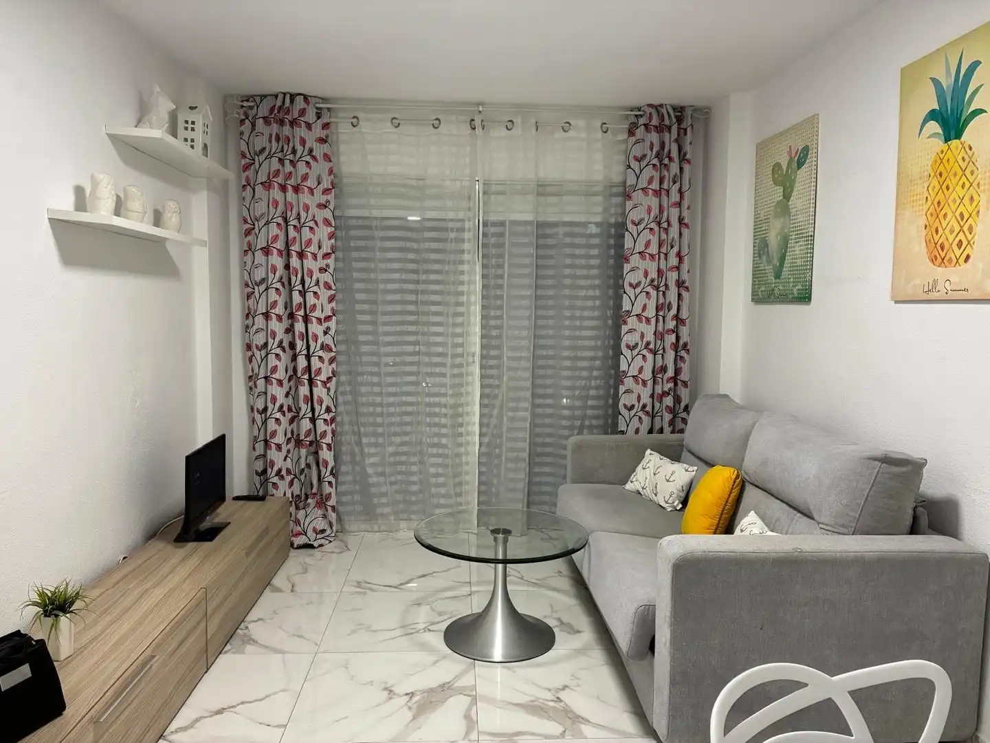 Sala de estar de Apartamento de alquiler en Finestrat con Aire acondicionado, Jardín privado y Terraza