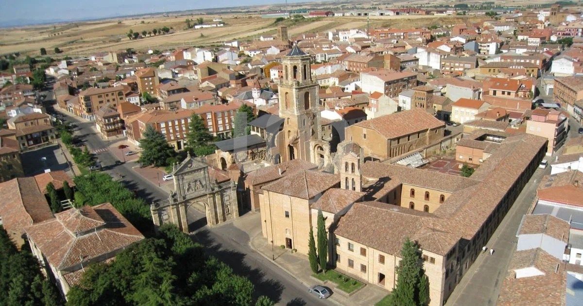 Vista exterior de Pis en venda en Sahagún amb Calefacció i Terrassa