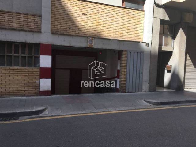 Garaje en Venta en Ermengol VI en Joc de la Bola - Camps d'Esports
