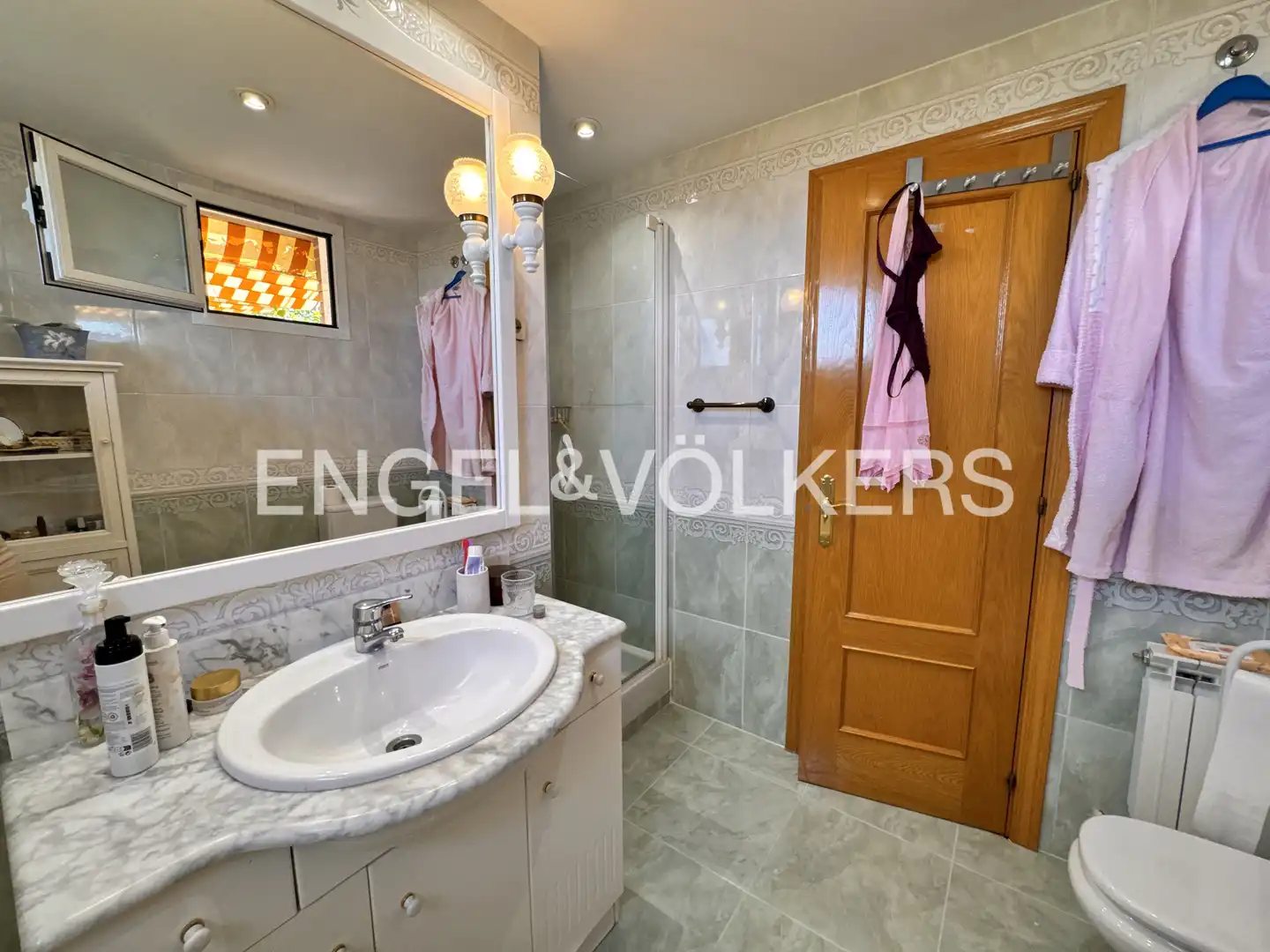 Baño de Ático de alquiler en Majadahonda con Aire acondicionado, Calefacción y Jardín privado