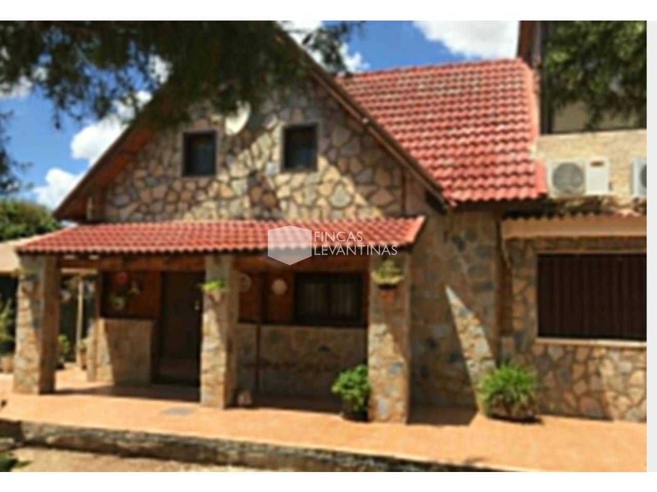 Vista exterior de Casa o xalet en venda en San Vicente del Raspeig / Sant Vicent del Raspeig amb Aire condicionat, Jardí privat i Terrassa