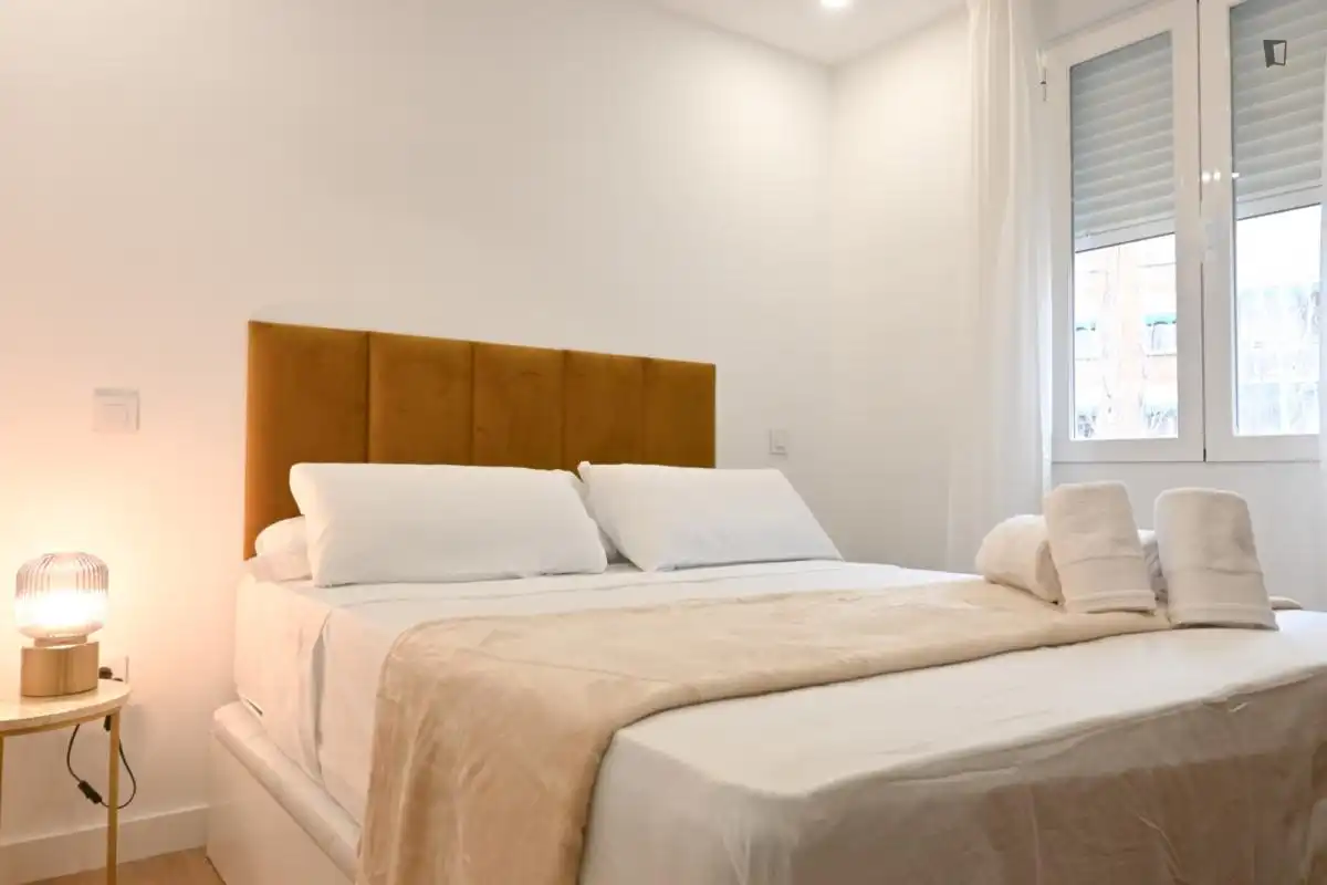 Schlafzimmer von Wohnungen zur Miete in Madrid mit Klimaanlage, Heizung und Möbliert