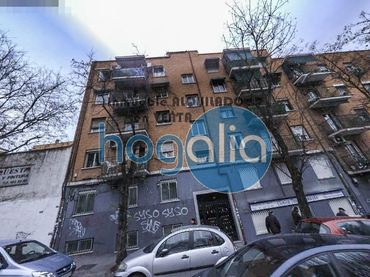 Pis amb ascensor en venda a Latina