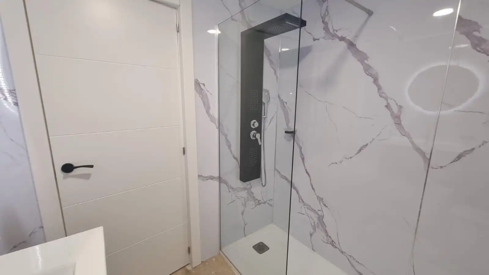 Baño de Piso en venta en Arona con Alarma