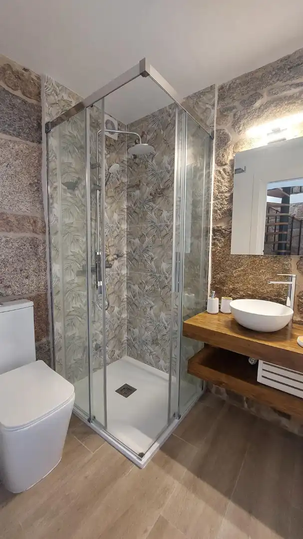 Baño de Casa o chalet de alquiler en Cangas  con Calefacción, Jardín privado y Amueblado