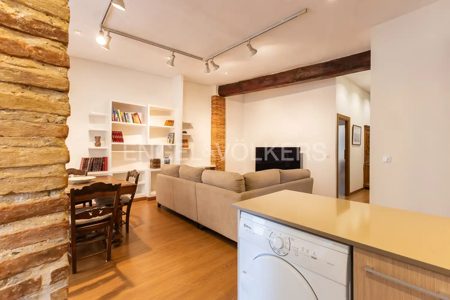 Exterior view of Flat for rent in Valencia  with Air Conditioner, Heating and Furnished