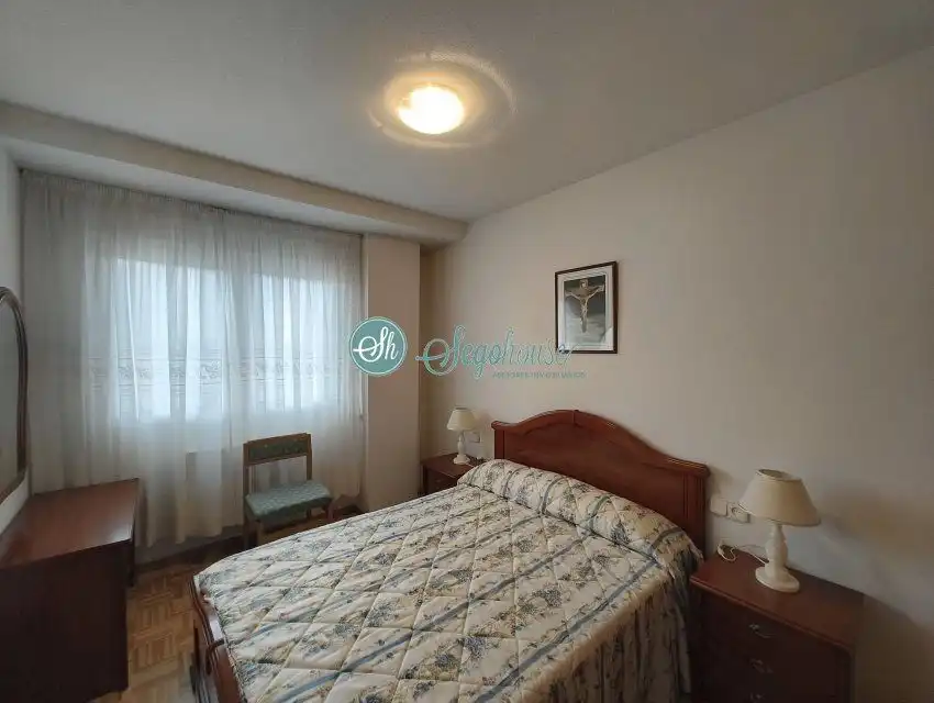 Habitación de Piso de alquiler en San Cristóbal de Segovia con Calefacción, Parquet y Amueblado