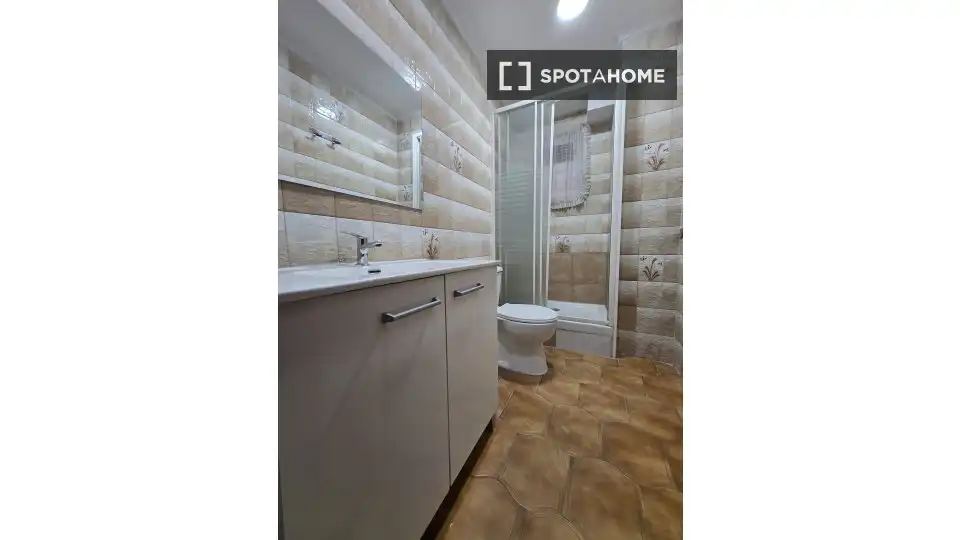 Baño de Apartamento para compartir en Valencia con Aire acondicionado, Terraza y Amueblado