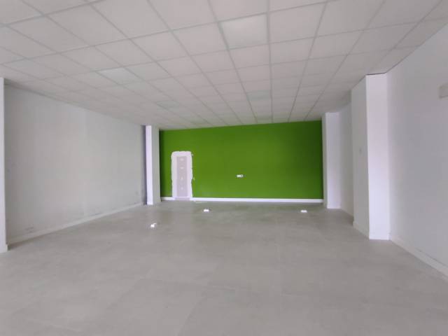 Local comercial en Alquiler en Avenida Miguel de Cervantes, 2B en Rodeo Alto - Guadaiza - La Campana