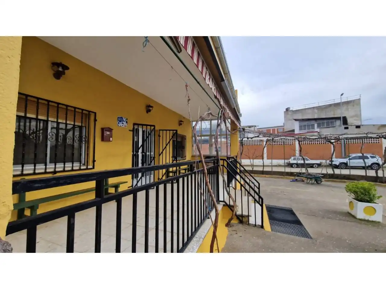 Vista exterior de Edificio en venta en Gallegos de Argañán