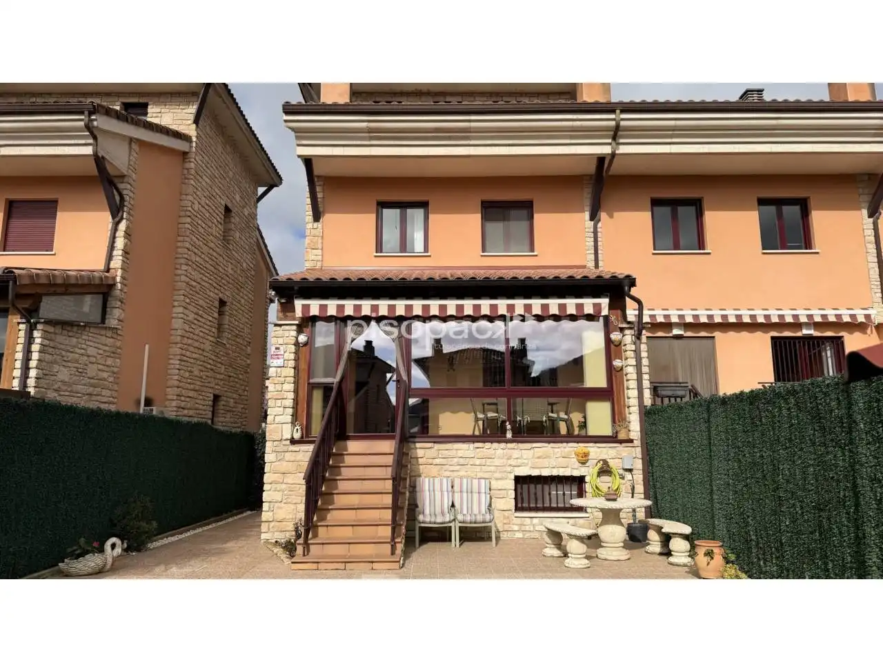 Vista exterior de Casa adosada en venta en Berrioplano / Berriobeiti con Calefacción, Jardín privado y Parquet