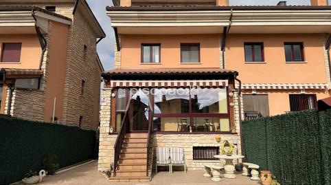Foto 3 de Casa adosada en venta en Paseo Cierzo, Berrioplano - Berriosuso, Berrioplano / Berriobeiti