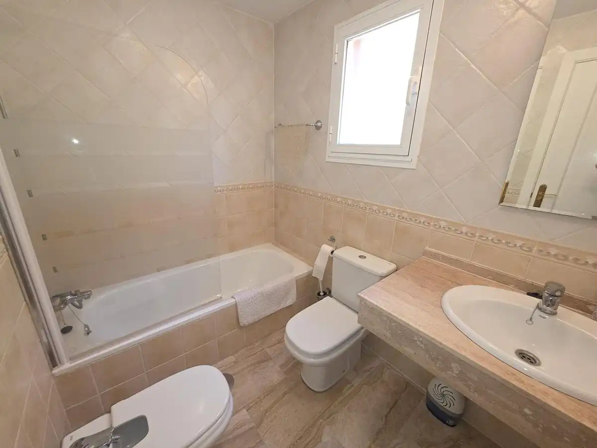 Badezimmer von Wohnungen zum Verkauf in Mijas mit Klimaanlage, Heizung und Terrasse