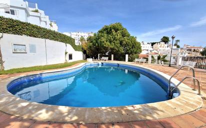 Piscina de Casa adosada en venda en Vélez-Málaga amb Jardí privat, Parquet i Balcó