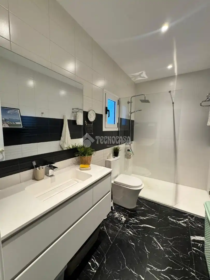 Baño de Piso en venta en L'Hospitalet de Llobregat con Terraza