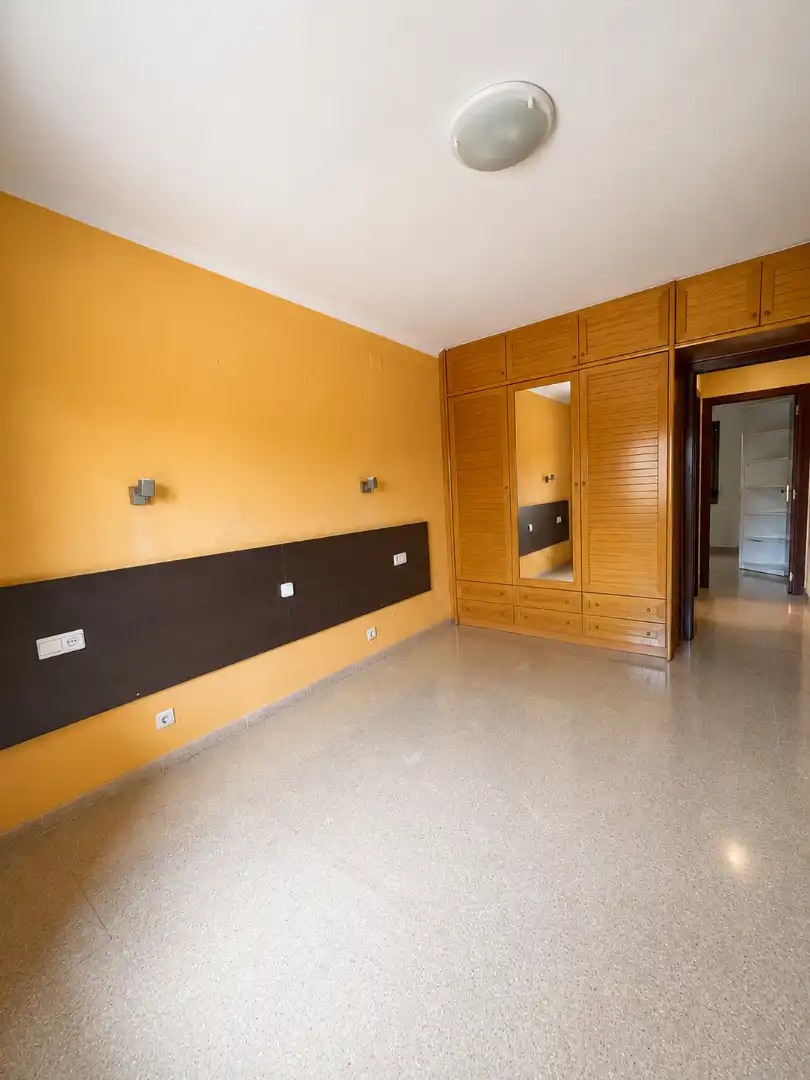 Habitación de Piso en venta en El Prat de Llobregat con Aire acondicionado, Calefacción y Horno