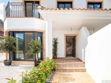 Casa amb piscina en venda a Cox