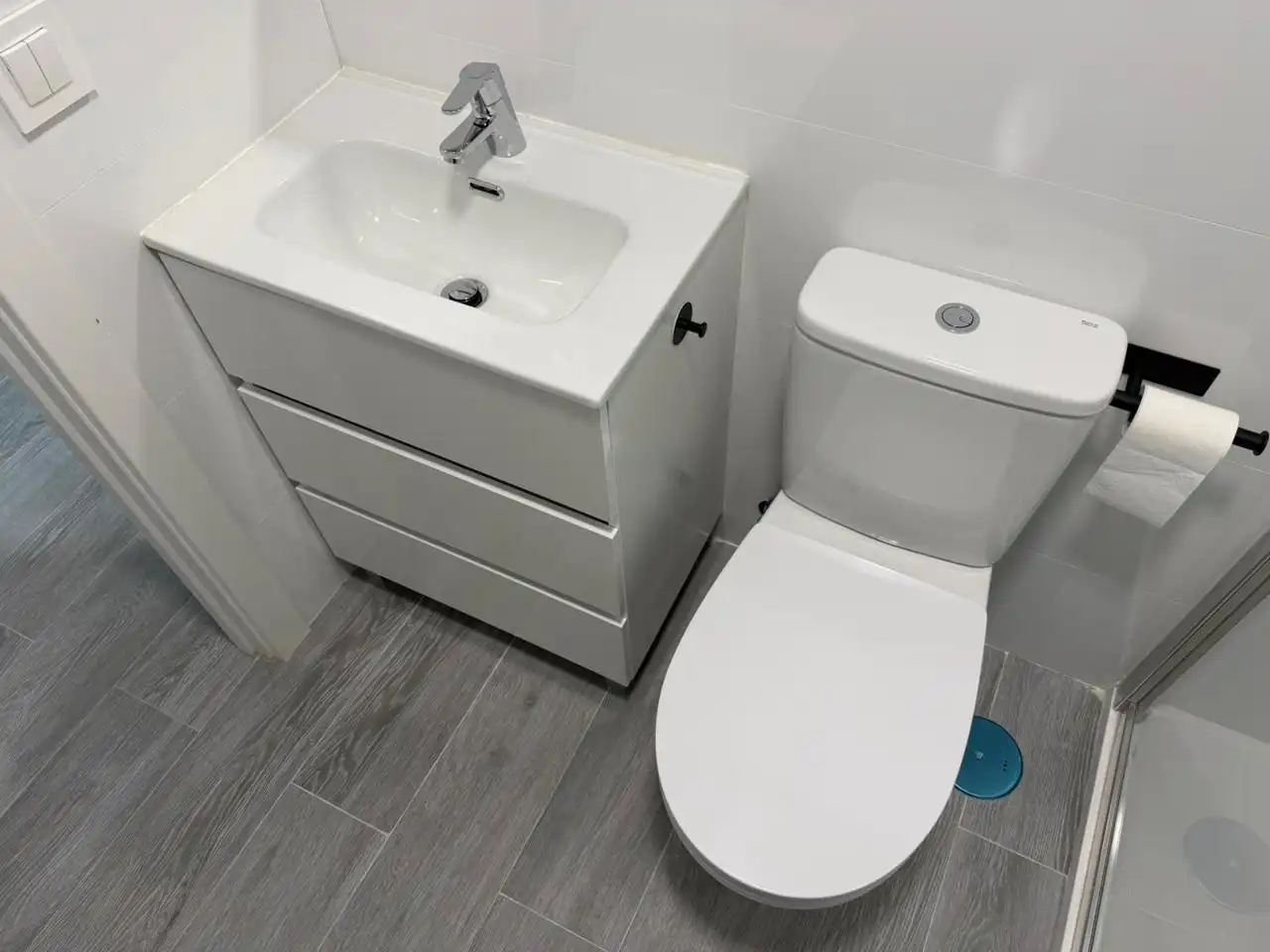 Bany de Planta baixa de lloguer en Madrid amb Aire condicionat i Moblat