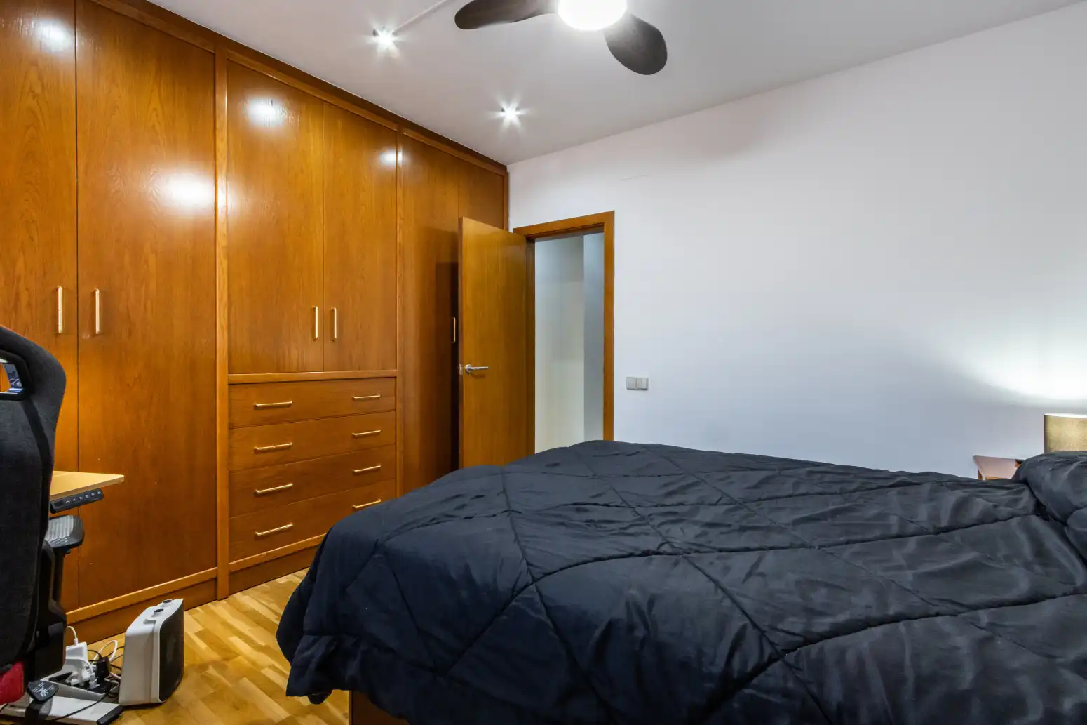 Bedroom of Flat for sale in Terrassa  with Heating, Parquet flooring and Balcony