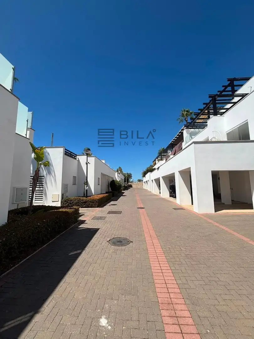 Vista exterior de Casa adosada en venta en Marbella con Aire acondicionado, Terraza y Trastero