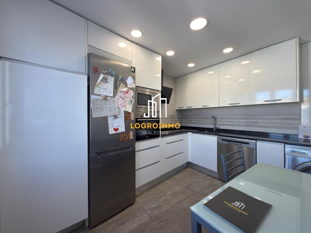 Kitchen of Flat for sale in  Logroño  with Air Conditioner and Heating