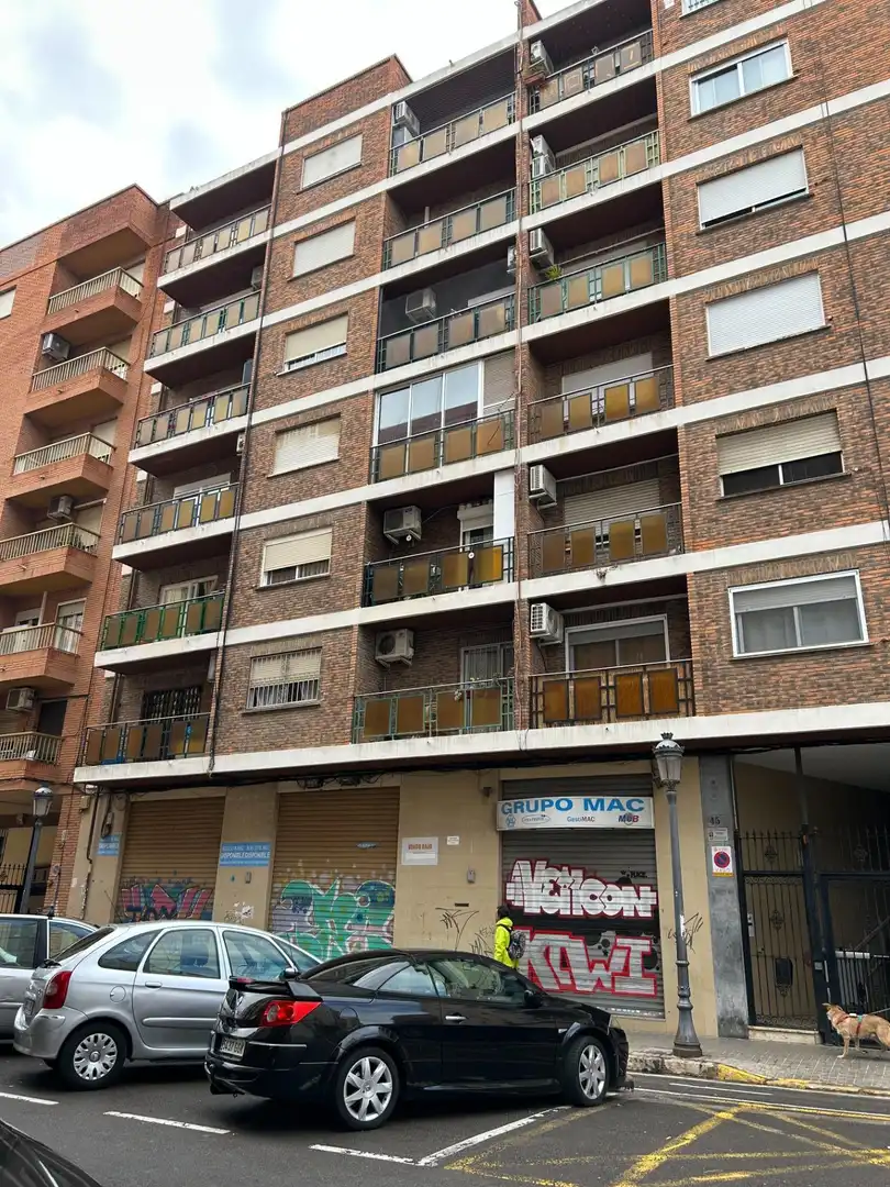 Pis amb terrassa en venda a OLIMPIA AROZENA TORRES 45